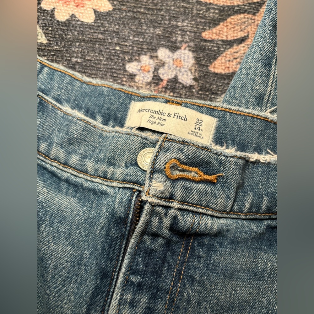 Abercrombie & Fitch Mom Jeans - Picture 2 of 8